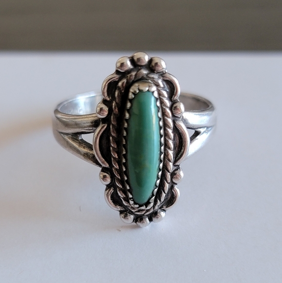 Jewelry - VINTAGE NATIVE AMERICAN NAVAJO GENUINE GREEN TURQUOISE STERLING SILVER RING